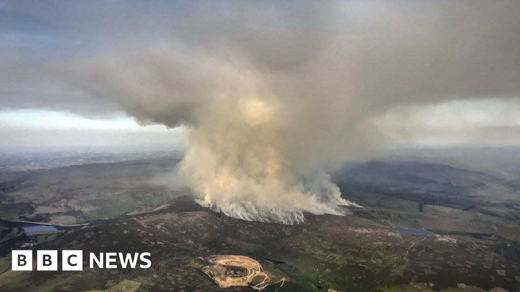Saddleworth Moor fire: Homes evacuated as blaze continues to rage