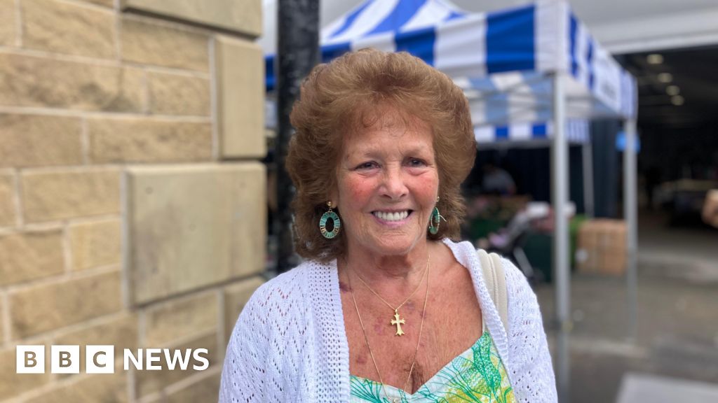 bbc.co.uk - Elizabeth Baines - Huddersfield market: Traders and shoppers review temporary site