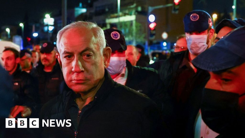 Jerusalem synagogue attack: Seven killed in shooting