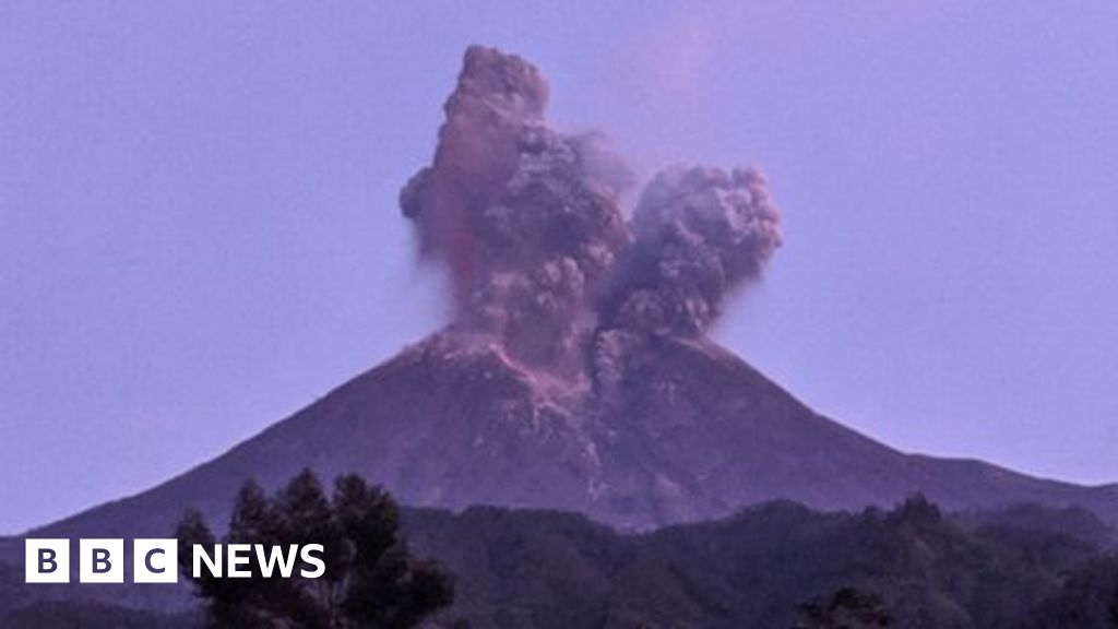 Lightning and ash as Indonesian volcano erupts