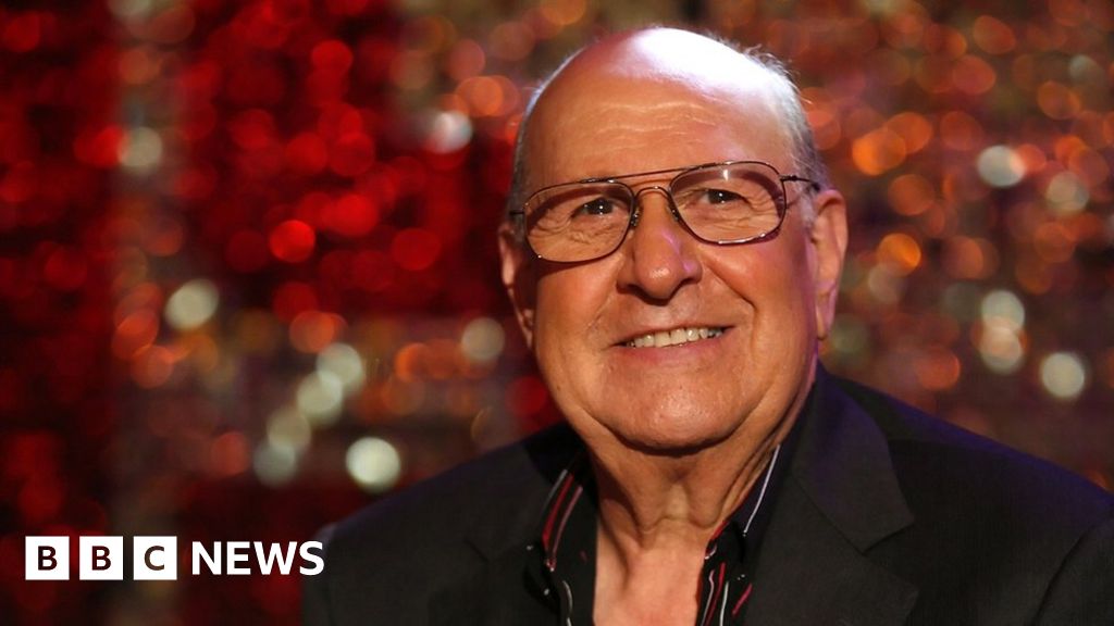 Joe Esposito Elvis Presley's friend and aide dies aged 78 BBC News