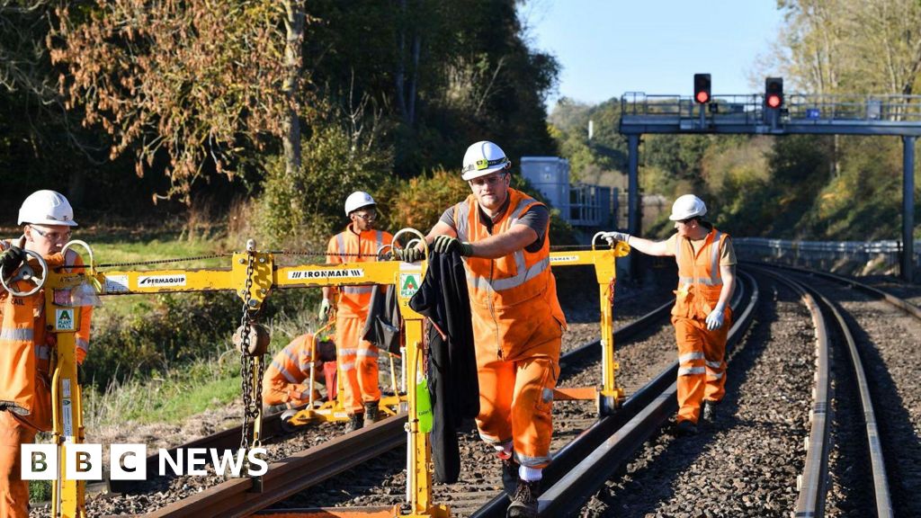 bbc.co.uk - Hsin-Yi Lo - Brighton Main Line railway works planned for January - BBC News