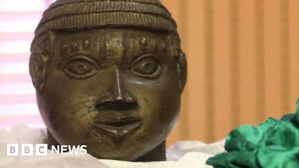 Benin Bronzes: Germany returns looted artefacts to Nigeria