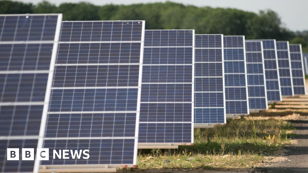 يبدأ Dorset Solar Park تشغيل المباني على بعد 100 ميل