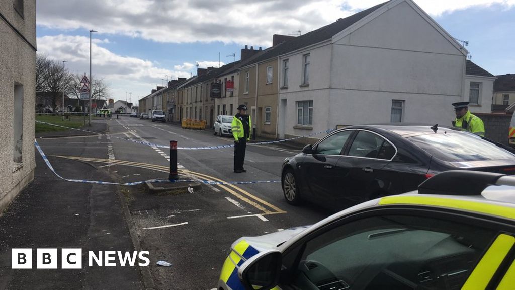 Man arrested in Llanelli over making threats to kill