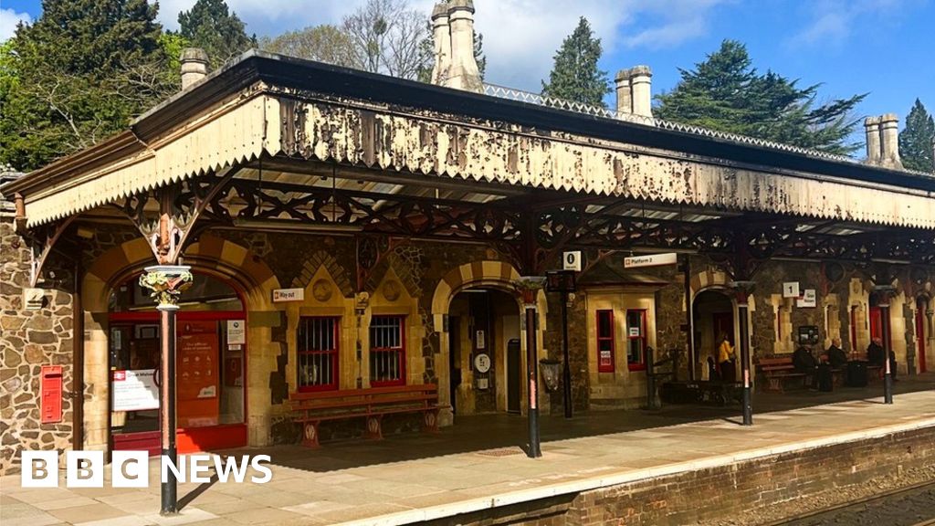 Great Malvern: Restoration work begins for Victorian station - BBC News