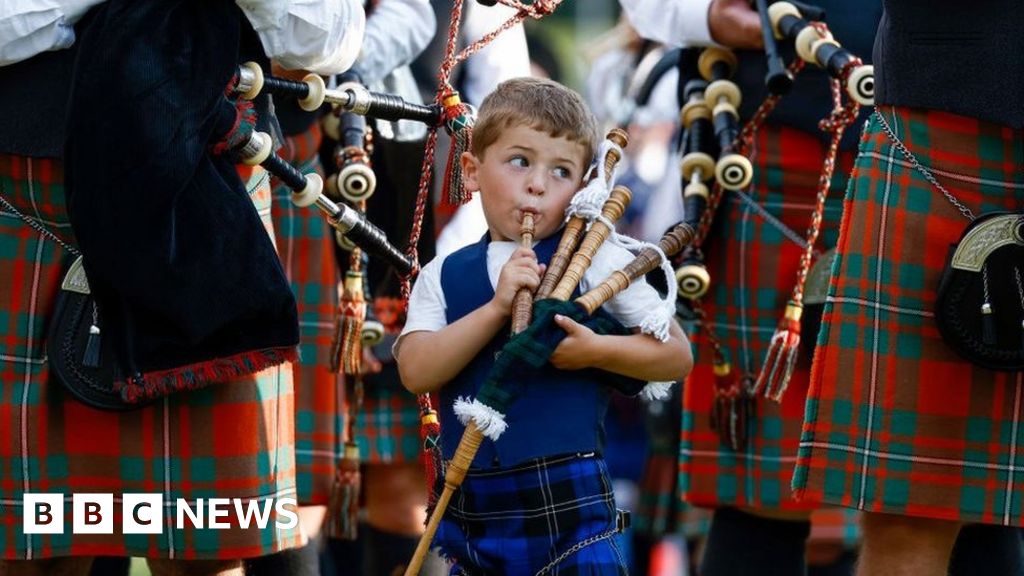 In pictures Pipe band world champions 2022 are crowned BBC News