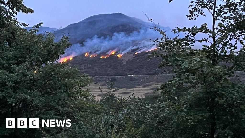 Large gorse blaze on Arthur's Seat brought under control