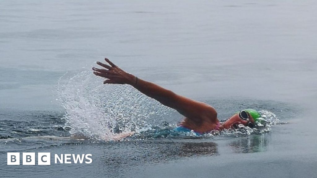 Dál Riata Channel: First all-female relay team swim 'perilous' waterway