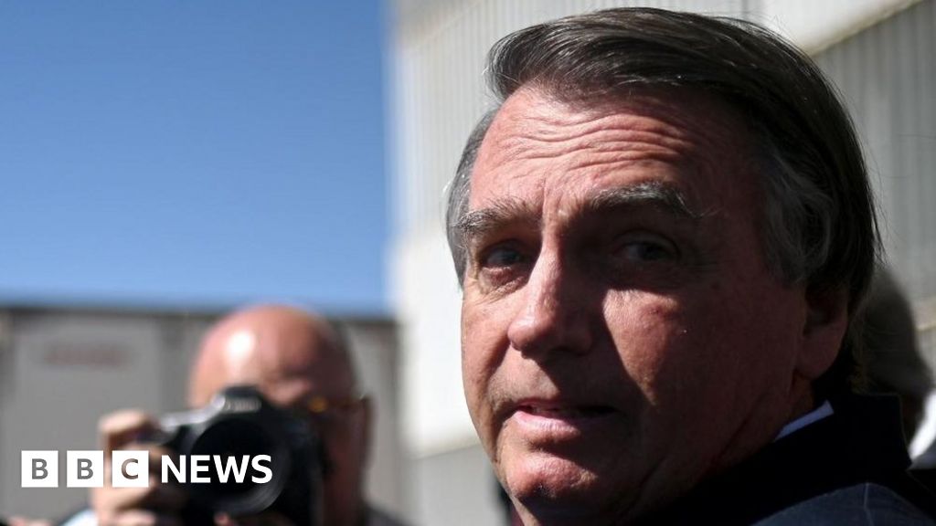 Bolsonaro: Trial which could bar Brazil ex-leader from office starts