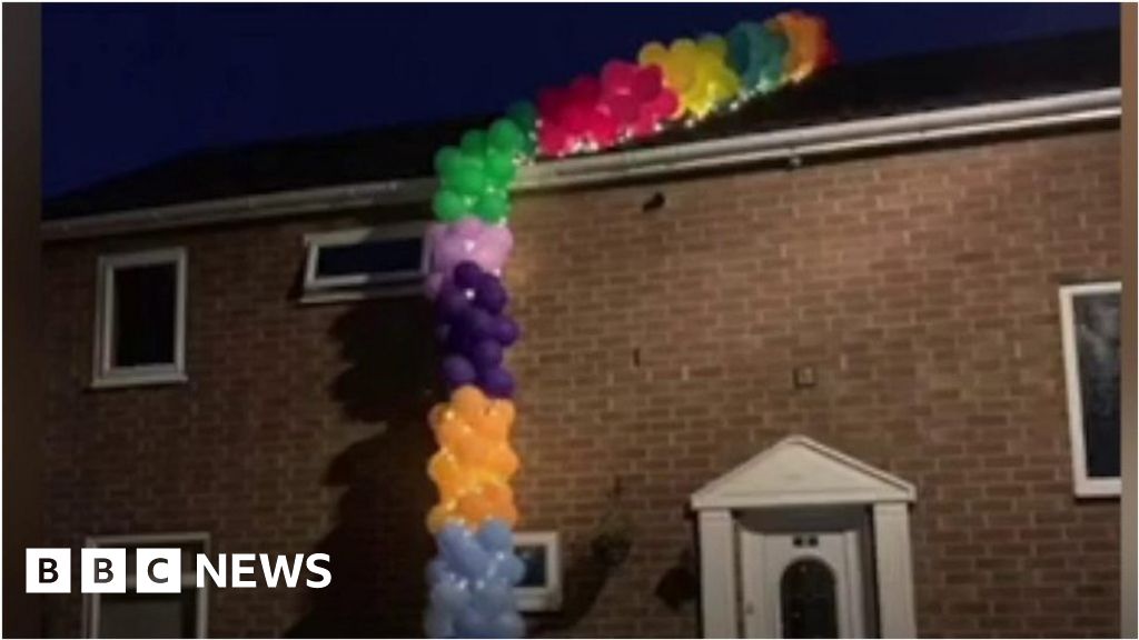 Coronavirus lockdown Killingworth rainbow balloon thanks key workers