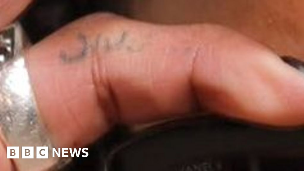 A faint tattoo is seen on a close-up picture of D4vd's finger