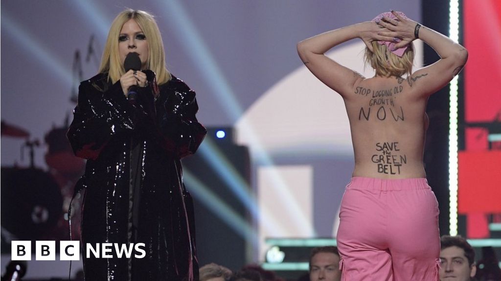 Juno Awards 2023: Avril Lavigne confronts topless protester onstage while The Weeknd wins big