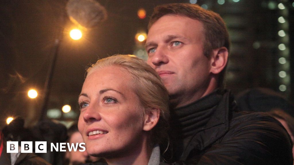 Alexei Navalny’s widow Yulia says she’ll stand as Russian President