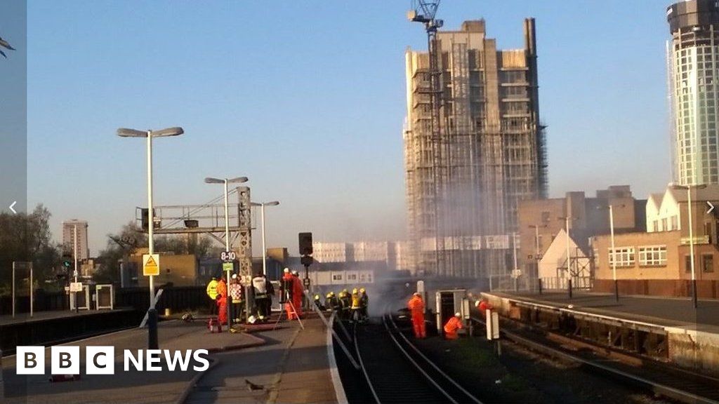 vauxhall-station-major-travel-disruption-caused-by-trackside-fire