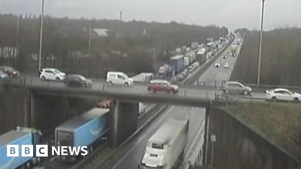 Multi-vehicle crashes cause severe delays on M6, A42