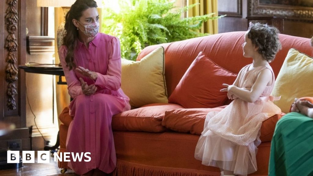 Kate Wears Pink For Girl Who Wanted To Meet Princess c News