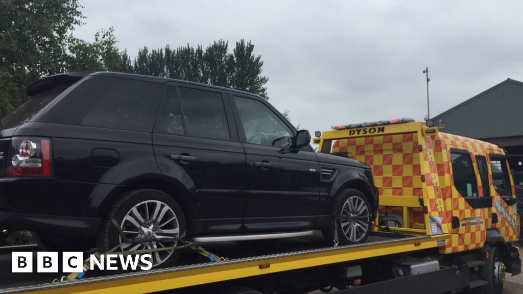 Stolen Land Rovers gang jailed after filmed on own CCTV - BBC News