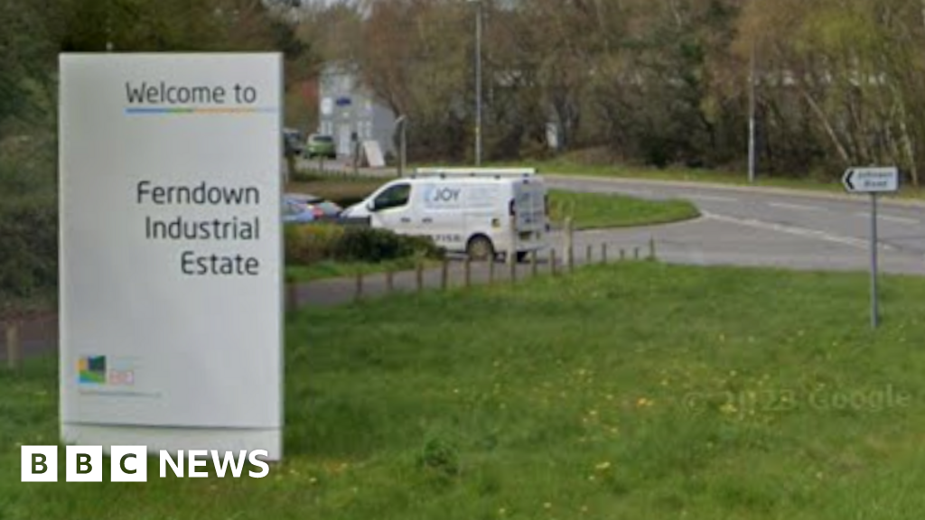 bbc.co.uk - Hundreds evacuated after Ferndown Industrial Estate gas leak