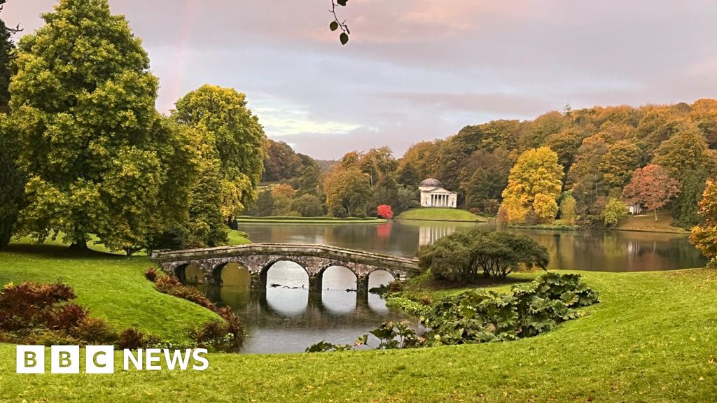 Fall Foliage Peaks in US and UK