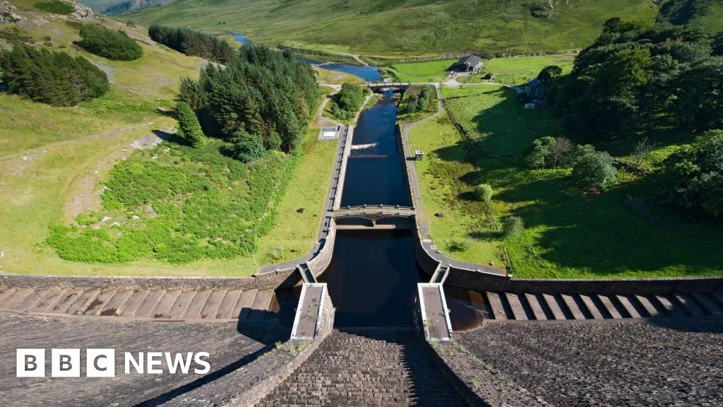 Body in wetsuit found in reservoir