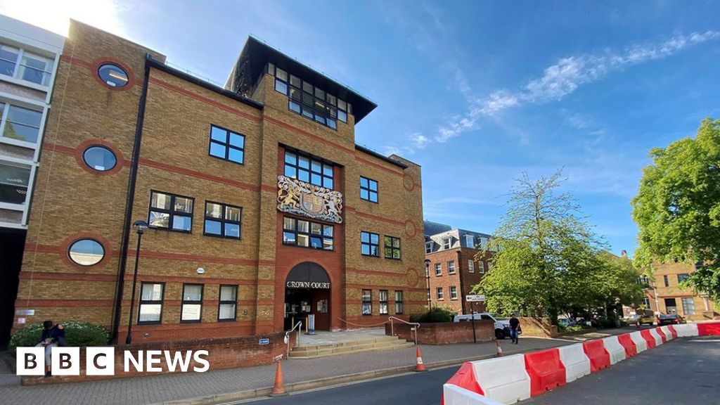 Huntingdon jury foreman sentenced over online search – BBC News