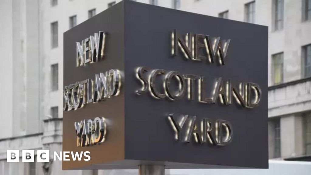 Serving Met Police officer arrested by terror unit