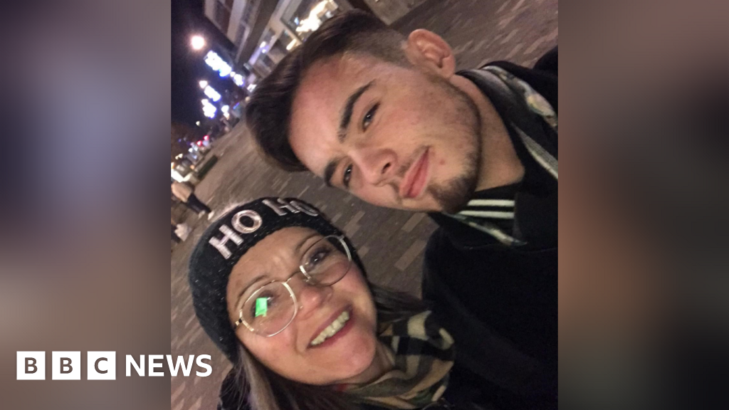 Abergavenny couple's 375mile Christmas trip to help stranger BBC News