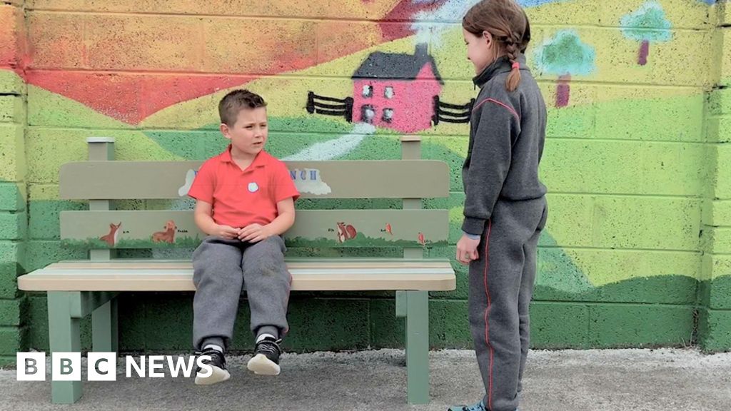 How Buddy Benches Are Making Playtime Less Lonely Bbc News