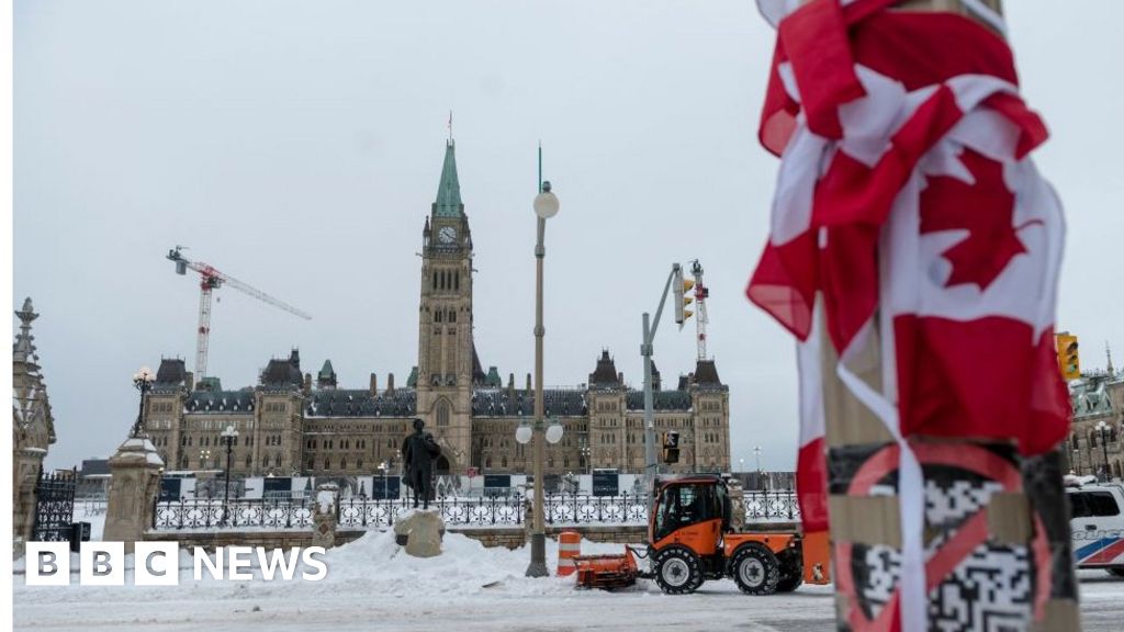 Canada parliament backs Trudeau on emergency powers