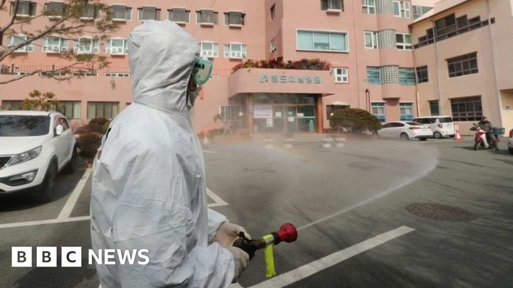 Coronavirus: South Korea 'emergency' measures as infections increase