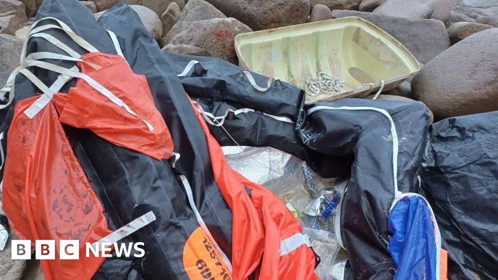 Volunteers clear 'hazardous' life raft from Cornish beach - BBC News