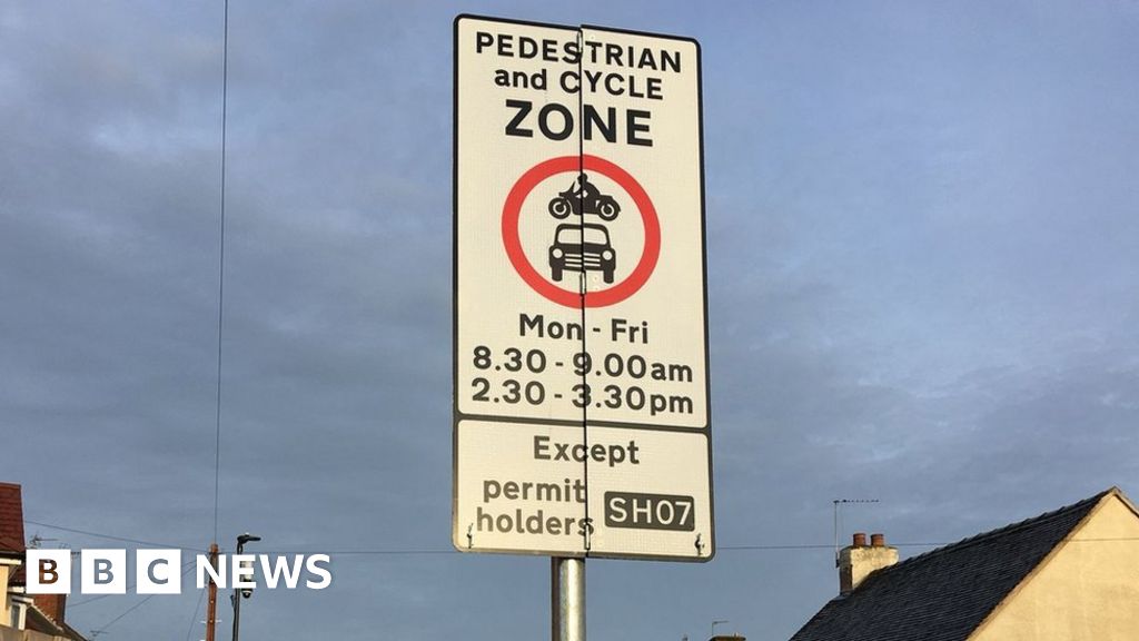 School safety zone causing 'crazy' road problems, say residents BBC News