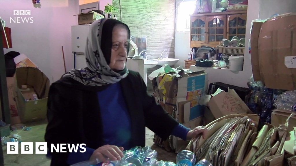 The Women Tackling Lebanons Rubbish Problem Bbc News