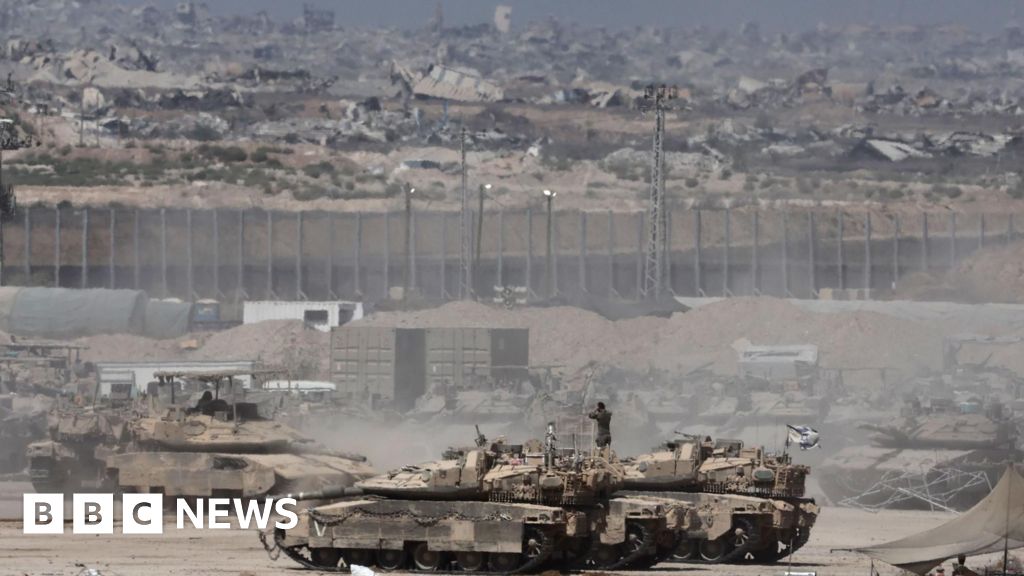 Israeli reservists report for duty ahead of Gaza City offensive thumbnail