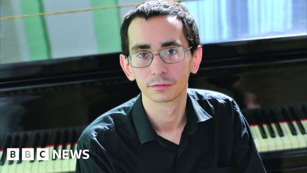 Lonely death of an imprisoned Russian anti-war pianist