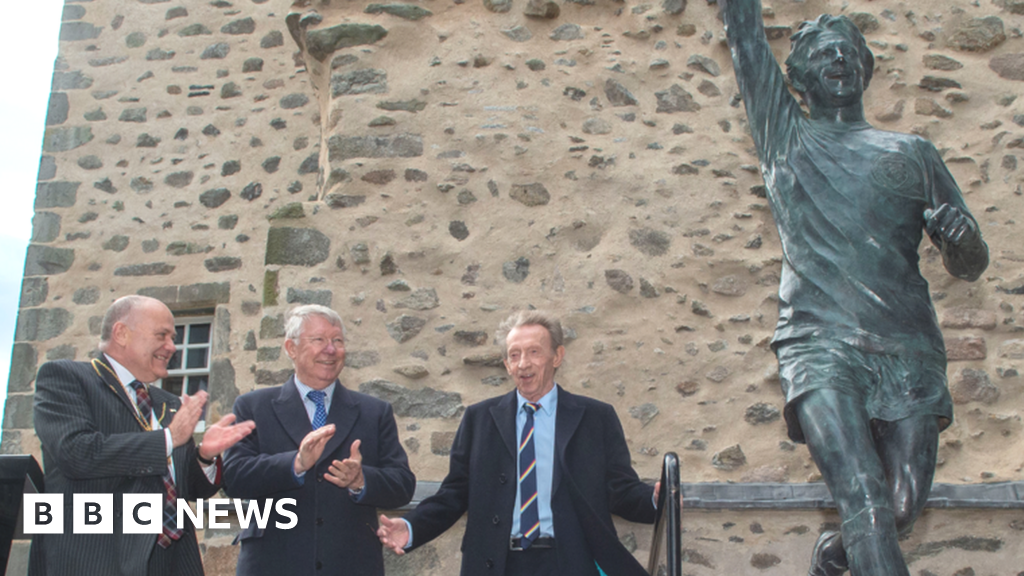 Sir Alex Ferguson helps unveil Denis Law statue in Aberdeen