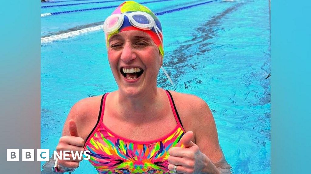 Blind Paralympian prepares for Channel swim attempt - BBC News