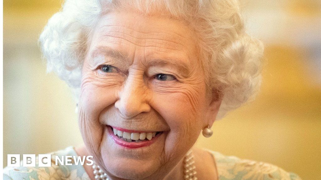 Queen holds reception to mark eve of Accession Day