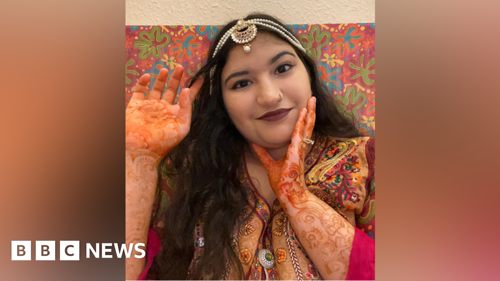 Covid: Muslims celebrate second Ramadan with restrictions