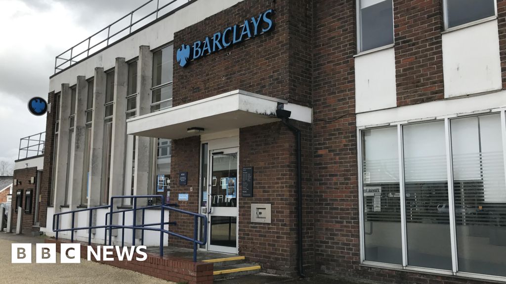 Flitwick's only bank shuts months after Post Office closure BBC News