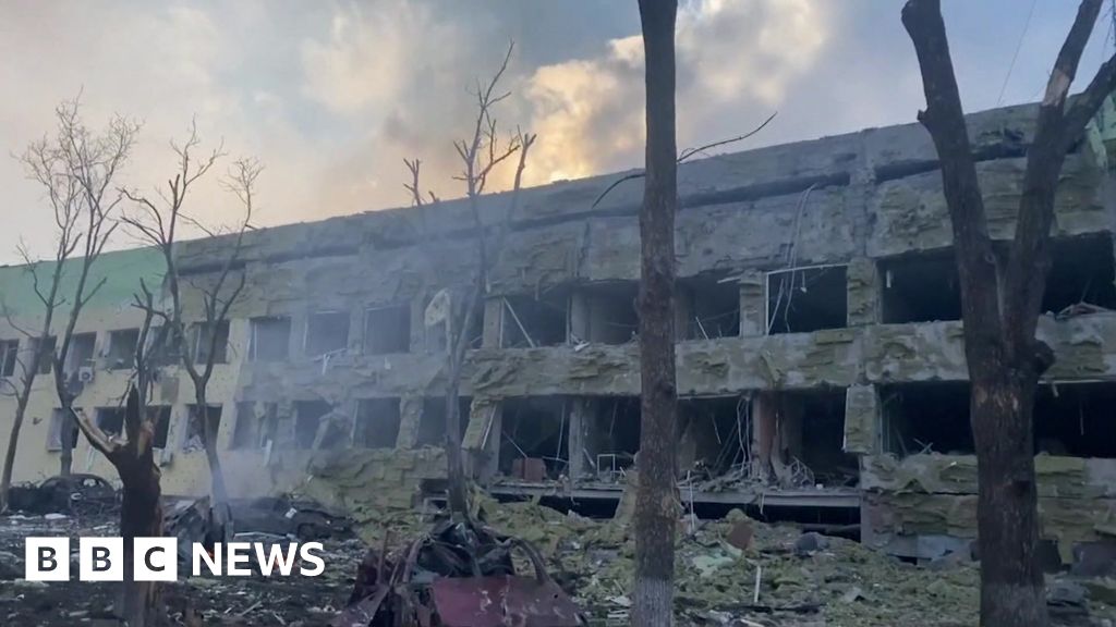 Ukraine war: Maternity hospital hit by Russian air strike