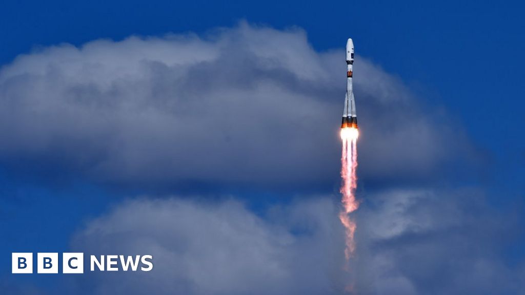 Delayed Russian Soyuz rocket gets off the ground - BBC News