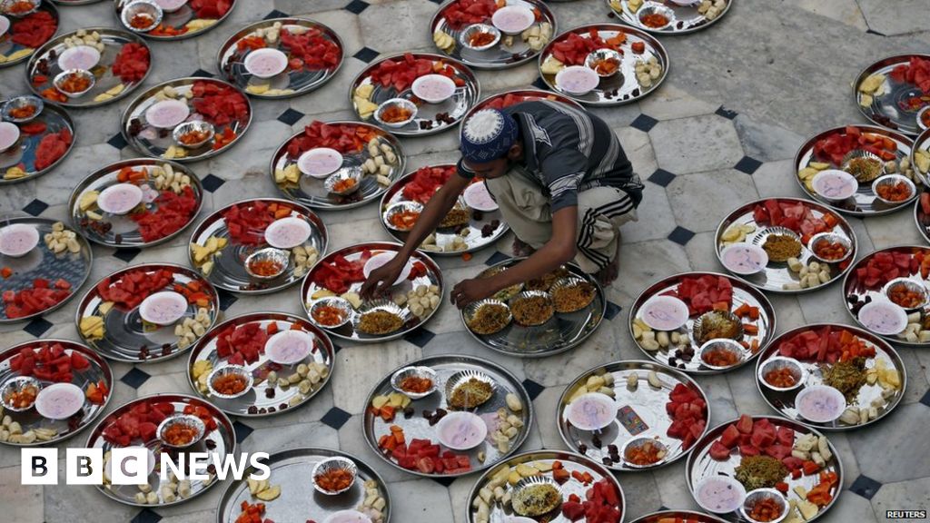 Ramadan: How people break the fast across the world