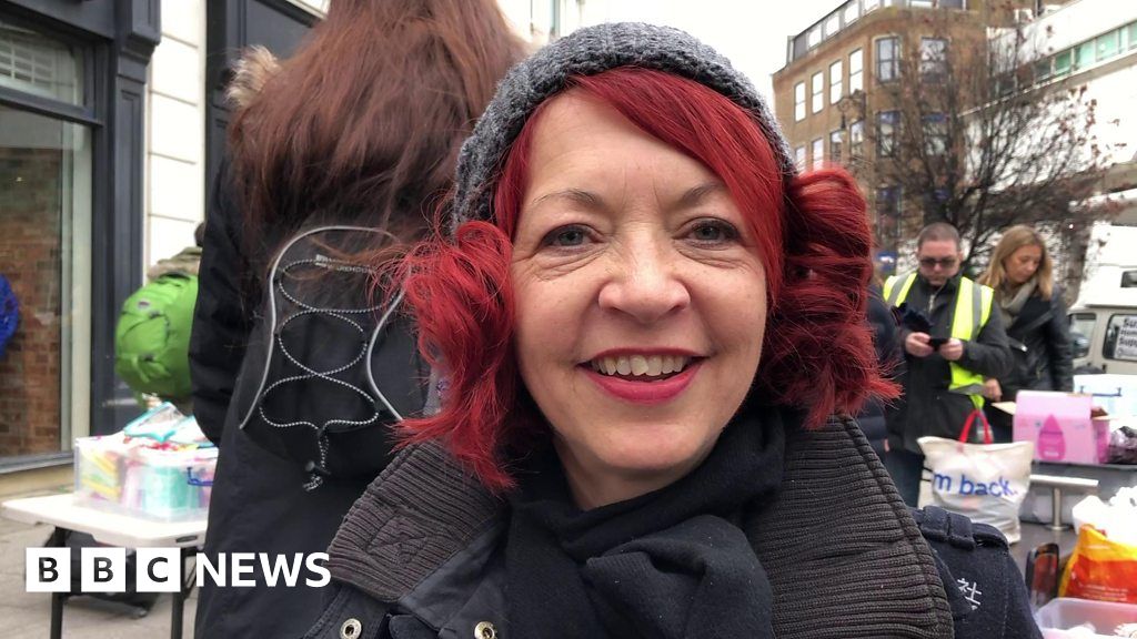 Could you give up your Christmas to help others? - BBC News