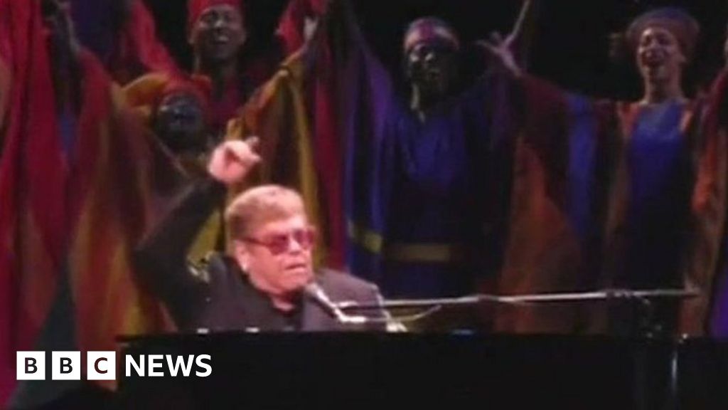 Elton John Makes Surprise Performance Bbc News 6595
