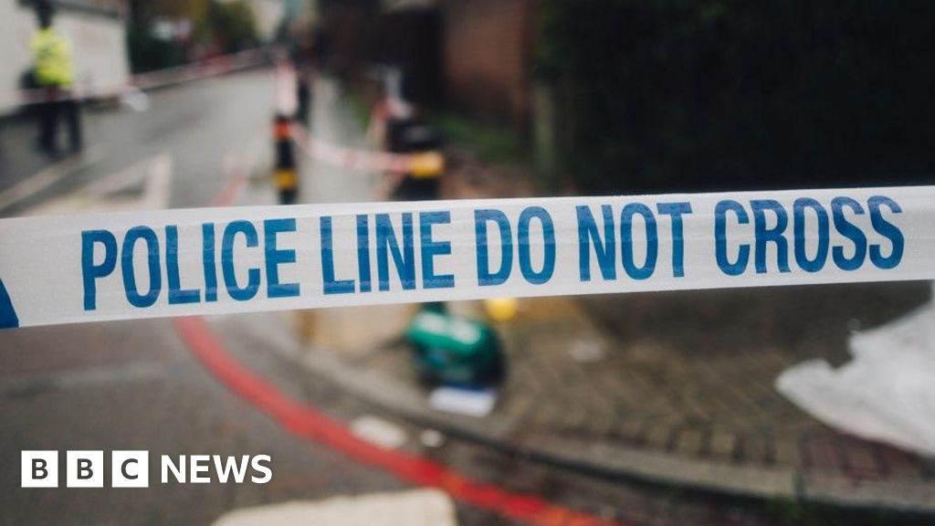 Bomb Disposal Teams Evacuate Homes Over Suspicious Packages in Castleford, Watford