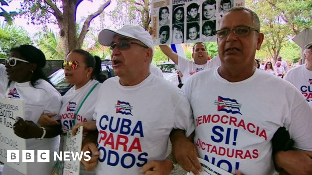 Obama In Cuba Exiles Hold Protest In Miamis Little Havana Bbc News