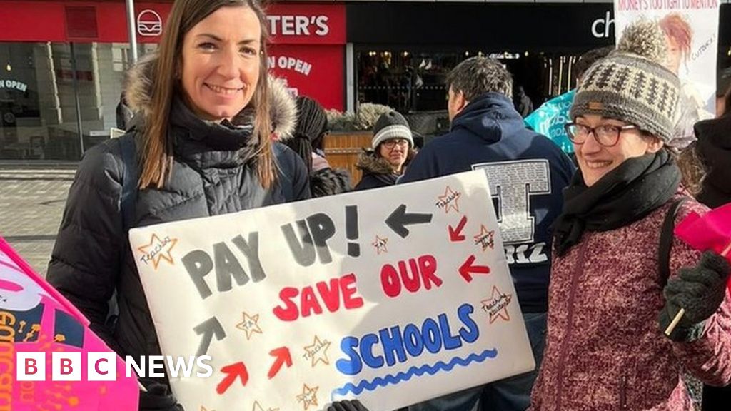 Schools in Beds, Herts and Bucks affected by teachers' strike