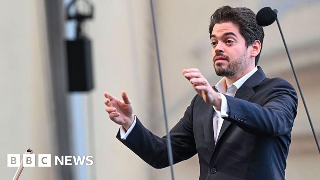 Four held after protesters set off flares during Israeli orchestra concert in Paris